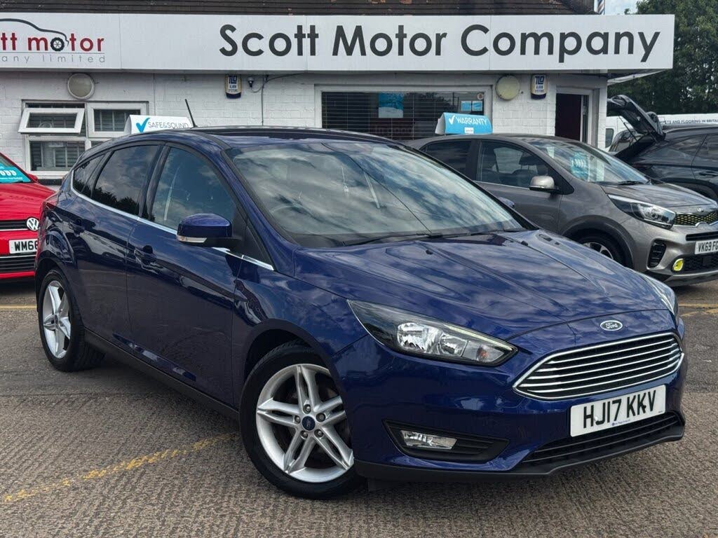 Blue 2017 Ford Focus Estate Front-wheel drive Manual