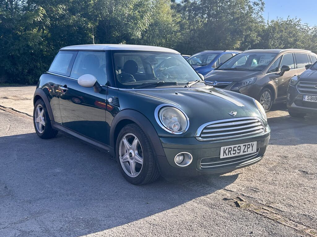 Green 2009 MINI Hatchback Hatchback Front-wheel drive Manual