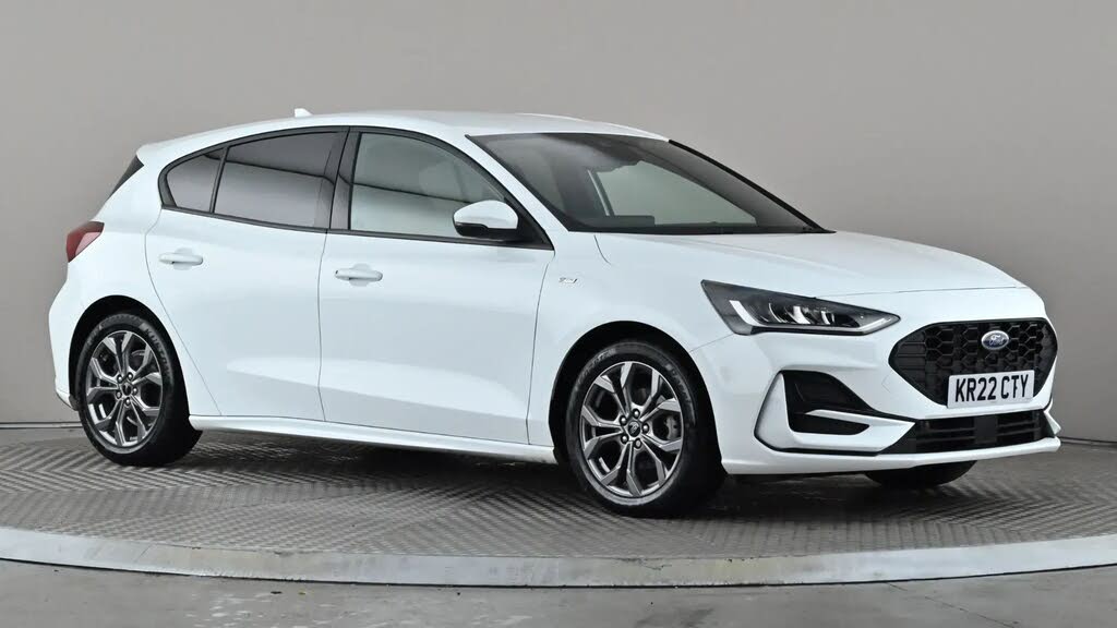White 2022 Ford Focus Estate Front-wheel drive Manual