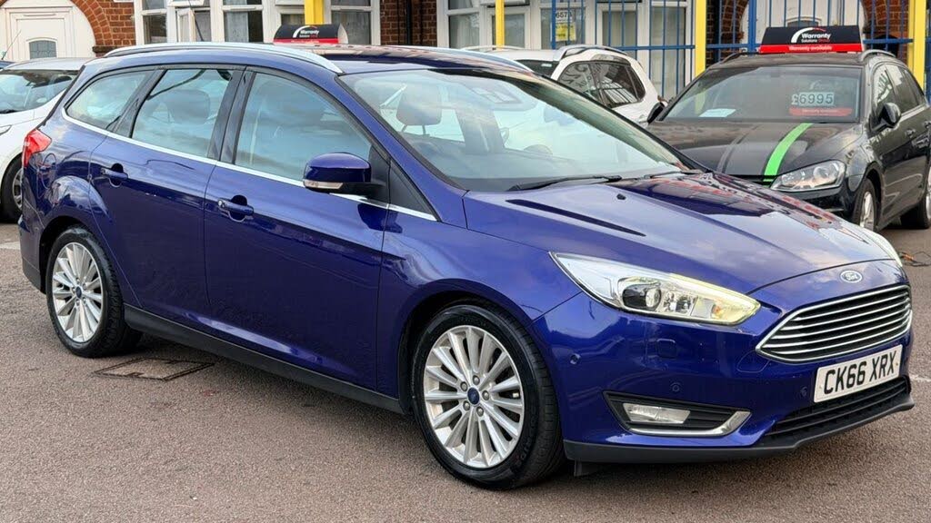 Blue 2016 Ford Focus Estate Front-wheel drive Manual