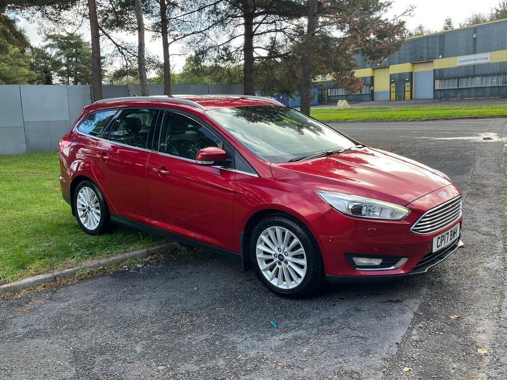 Red 2017 Ford Focus Estate Front-wheel drive Manual