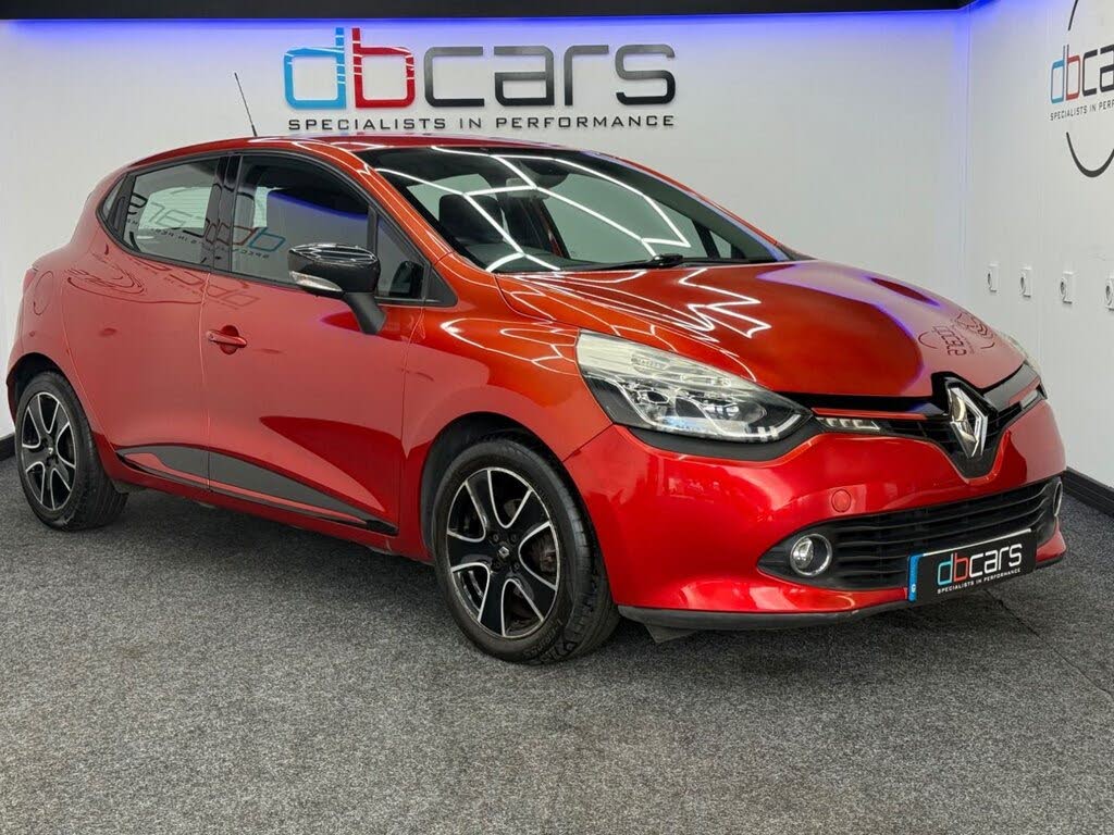 Red 2013 Renault Clio Hatchback Front-wheel drive Manual