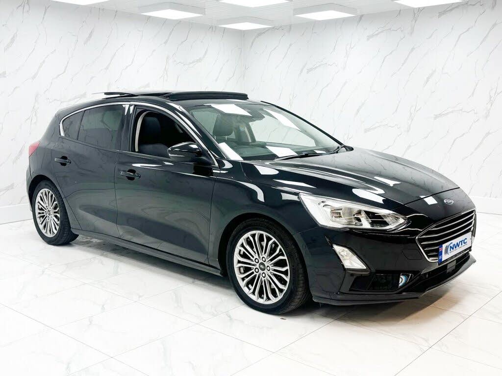 Black 2018 Ford Focus Hatchback Front-wheel drive Automatic