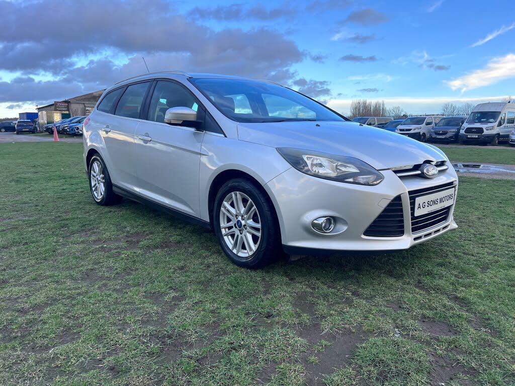 Silver 2012 Ford Focus Estate Front-wheel drive Manual