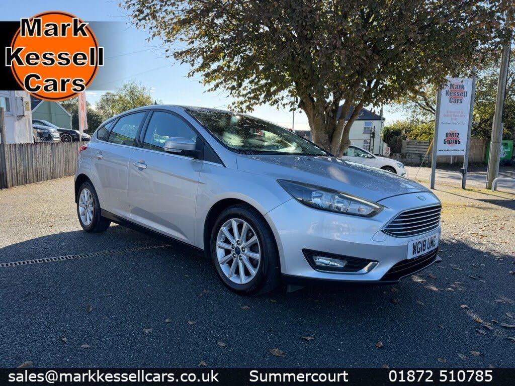 Silver 2017 Ford Focus Estate Front-wheel drive Manual